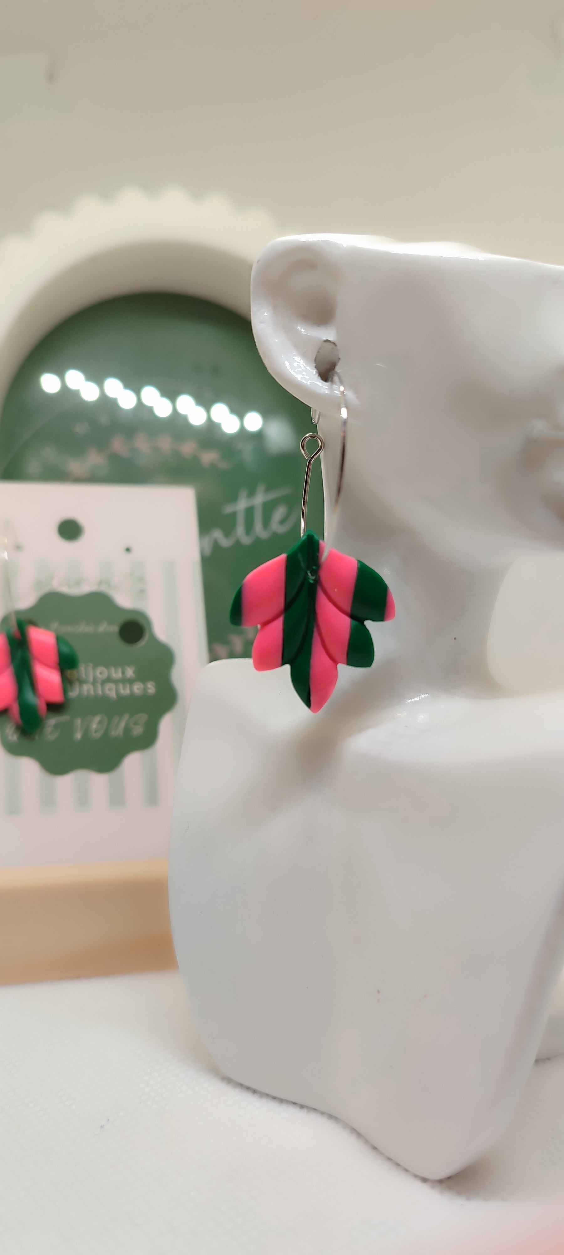 Boucles d'oreilles, Feuille