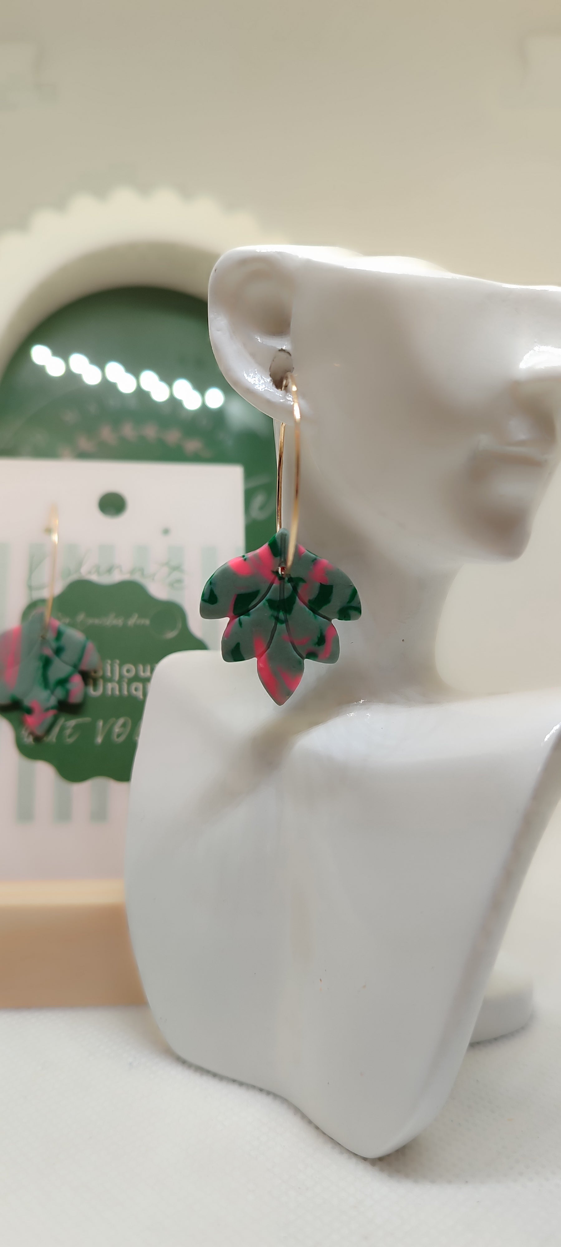 Boucles d'oreilles, Feuille