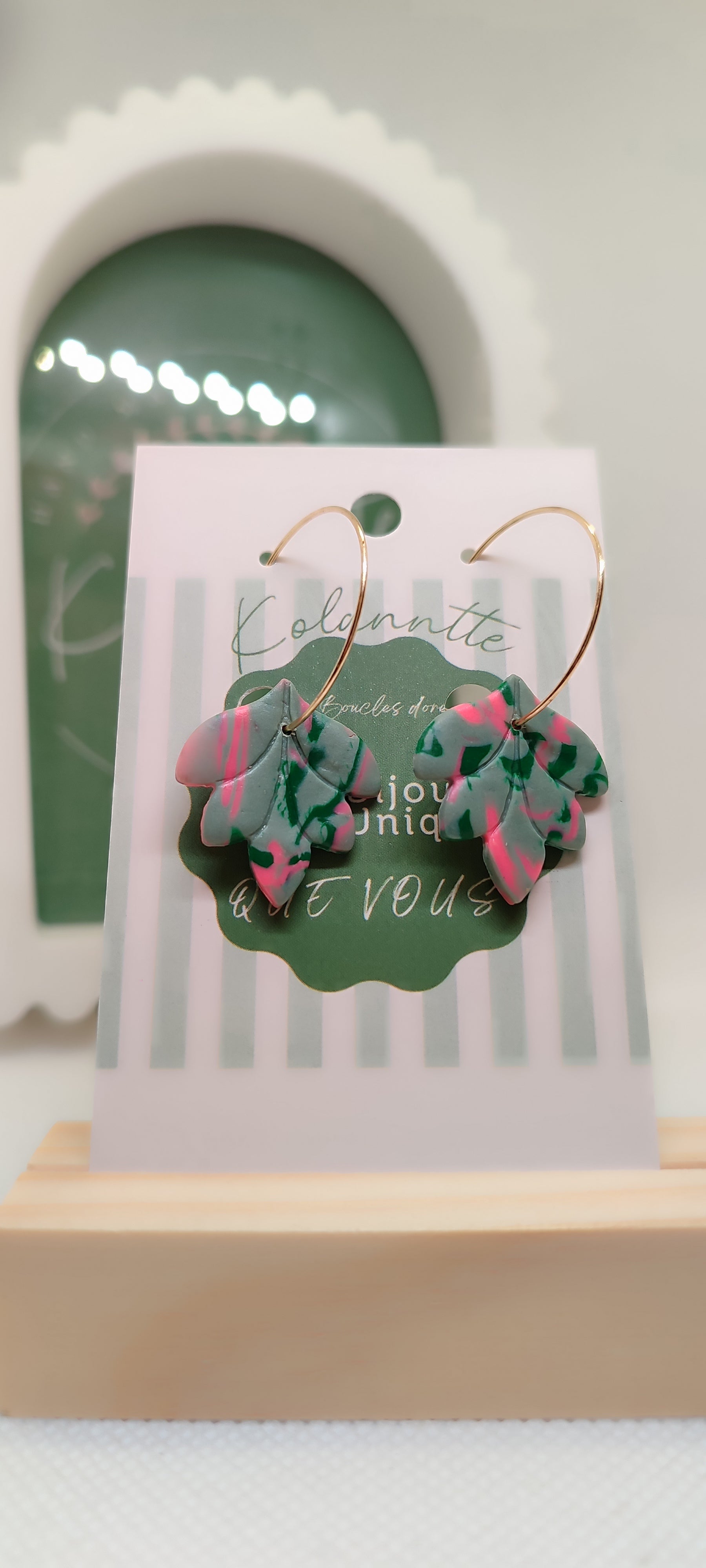 Boucles d'oreilles, Feuille